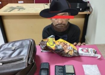 Duduk di Pinggir Jalan Sambil Nyemil, Warga Balairaja Ditangkap Polres Siak