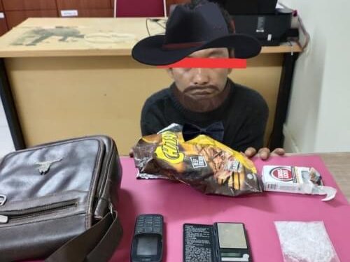 Duduk di Pinggir Jalan Sambil Nyemil, Warga Balairaja Ditangkap Polres Siak