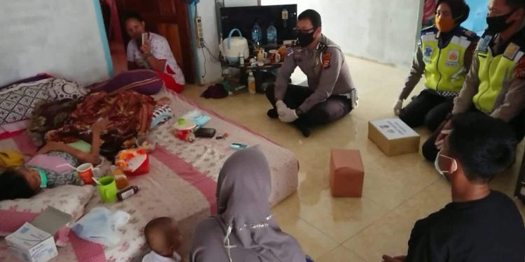 Satlantas Polres Siak Bantu Sembako Warga Kurang Mampu