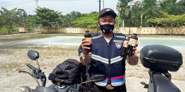 Pandemi Covid-19, Polsek Koto Gasib Pasarkan Madu Budidaya Warga Teluk Rimba