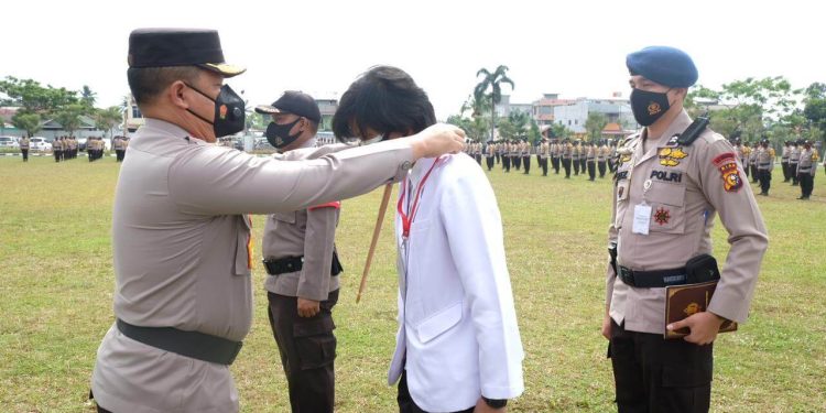 Kapolda Riau Pimpin Apel Kesiapan Bhabinkamtibmas Dan Tenaga Medis Kepolisian Sebagai Tracer dan Vaksinator