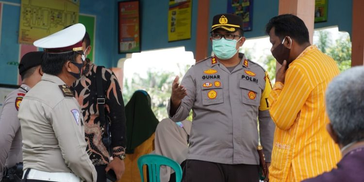 Dorong Percepatan Vaksinasi di Kabupaten Siak,Kapolres Siak Lakukan Berbagai Cara Agar Masyarakat Mau Divaksin