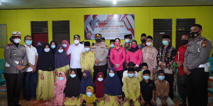 Sempena Peringatan Hari Bhayangkara Ke – 75,Kapolres Siak dan Wakil Bupati Siak Kunjungi Panti Asuhan Muhammadiyah Tualang