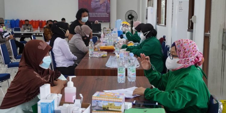 Antusias Warga Datangi Gerai Vaksin Presisi Polres Siak,Kapolres ” Tetap Patuhi Prokes “