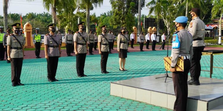 Kapolres Pimpin Upacara Sertijab  Satu Kasat dan Dua Kapolsek Jajaran  Polres Siak