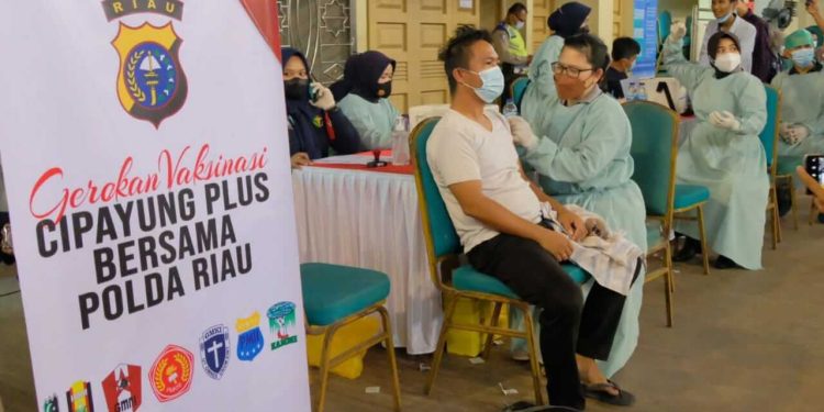 Polda Riau Gandeng Organisasi Kemahasiswaan, Gelar Vaksinasi Di Kampus UIN Suska