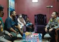 Jenguk Anggotanya yang Terluka Setelah Menabrak 2 Pelaku Jambret, Kapolresta Kagum Keberanian Bripka Oktavianus Yusbar