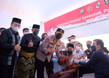 Dipimpin Kapolri Secara Virtual, Kapolda Gelar Vaksinasi Bersama di Kantor LAM Riau.