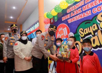 Kapolda Riau Tinjau Vaksinasi Massal Lansia dan Anak Anak di Bengkalis