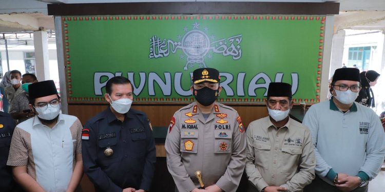 PWNU Gandeng Polda, Pemda dan Apkasindo Gelar Vaksinasi dan Bazzar Minyak Goreng