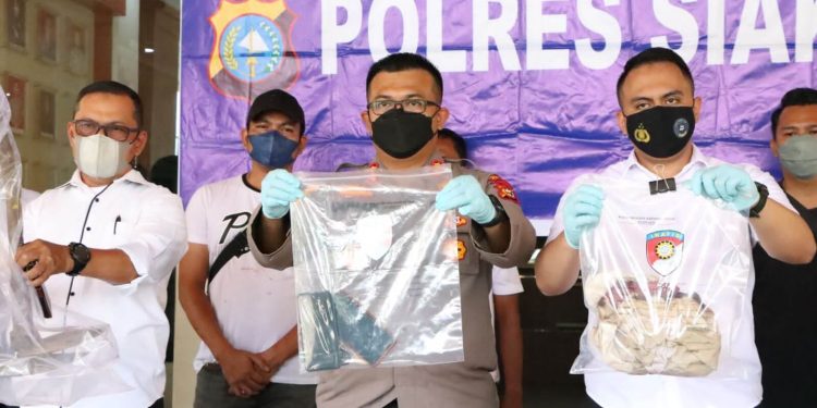 Polres Siak Lakukan Tahap 2 Kasus Pembunuhan Gadis Remaja di Kecamatan Mempura ke Kejaksaan Negeri Siak