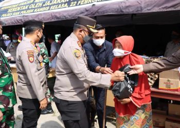 Gelar Vaksinasi Akbar, Polres Siak Berikan Sembako Kepada Lansia
