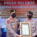Polisi Tabrakkan Diri ke Motor Jambret di Riau Dapat Penghargaan: Piagam hingga Rekomendasi Sekolah