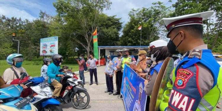 Hari Pertama Ops Keselamatan Lancang Kuning Tahun 2022, Polres Siak Bersinergi Dengan TNI, Forum LLAJ dan Unsur Terkait Lakukan Himbauan