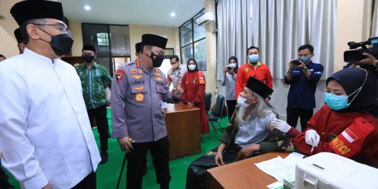 Tinjau Pelaksanaan 1 Juta Vaksinasi Booster, Kapolri Bicara Mudik Sehat dan Nyaman