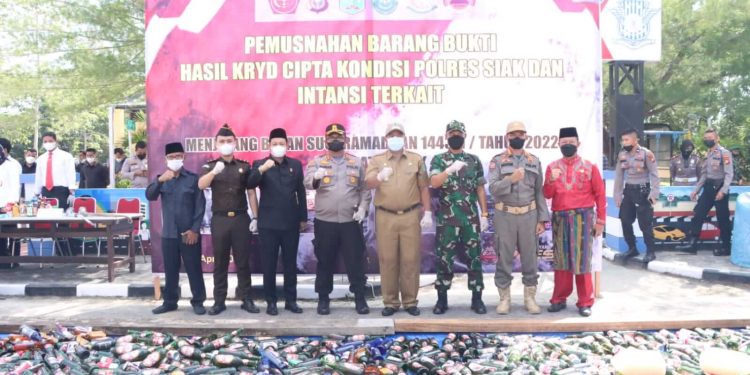 822 Botol Miras dan 108 Knalpot Brong Hasil KRYD Dimusnahkan Polres Siak