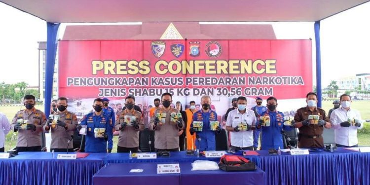 Kapal Korpolairud Baharkam Polri BKO Polda Riau Berhasil Tangkap Pelaku 15 Kg Narkoba di Dumai
