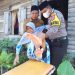Aipda Irhami Bhabinkamtibmas Kampung Benteng Hulu Bantu Warga Yang Lumpuh Dapatkan Pengobatan