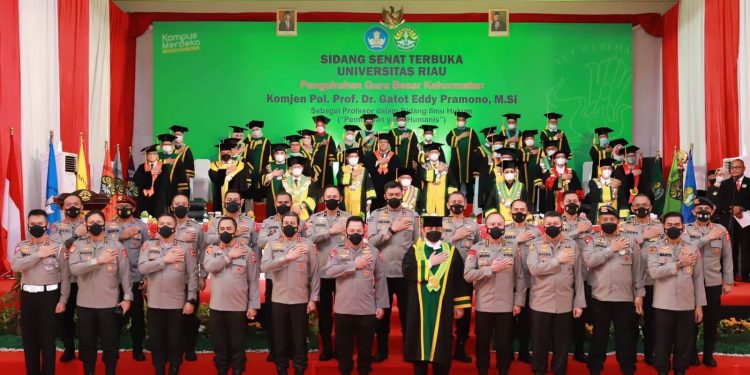 Komjen Pol Prof Dr Gatot Eddy Pramono Msi Resmi Dikukuhkan Sebagai Guru Besar Kehormatan Universitas Riau Bidang Ilmu Hukum