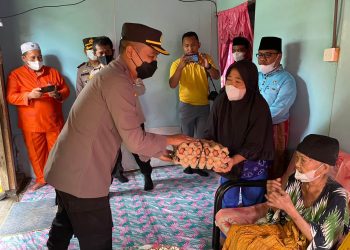 Polres Siak Bantu Masyarakat Yang Membutuhkan dengan Program Jumat Barokah