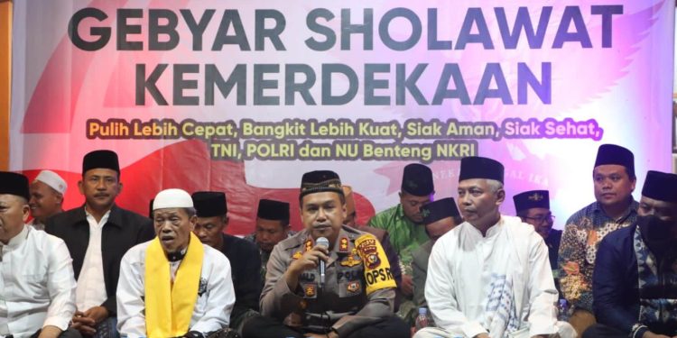 Sambut HUT RI Ke – 77, Delapan Ribu Orang Ikuti Gebyar Sholawat Kemerdekaan di Polres Siak