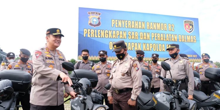 Distribusikan Peralatan Kepolisian, Kapolda Riau Irjen Iqbal : Jaga, Rawat dan Latihkan