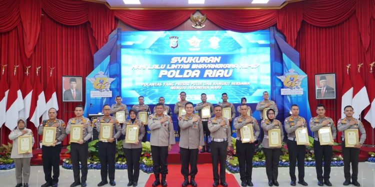 Sisihkan Gaji, Polantas di Riau Bedah Rumah Warga Kurang Mampu