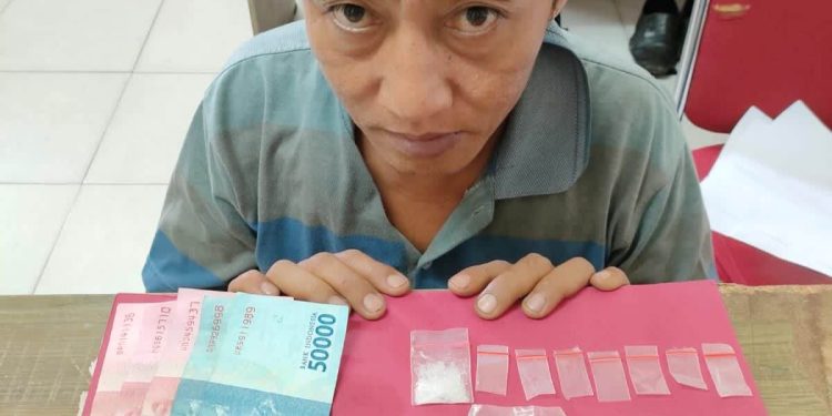 Satres Narkoba Polres Siak Tangkap JR Dini Hari Dirumahnya