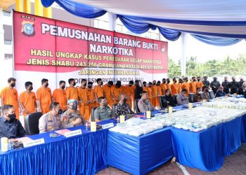 Polda Riau Musnahkan 243 Kg Sabu dan 405.527 Butir Ekstasi dari Jaringan Narkoba Internasional