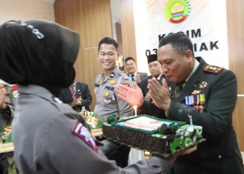 Kapolres Siak Berikan Kejutan Untuk Dandim 0322/Siak