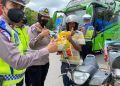 Terus Gelar Oparasi Zebra Lancang Kuning - 2022, Satlantas Polres Siak Berikan Ini Bagi Pengendara Yang Tertib