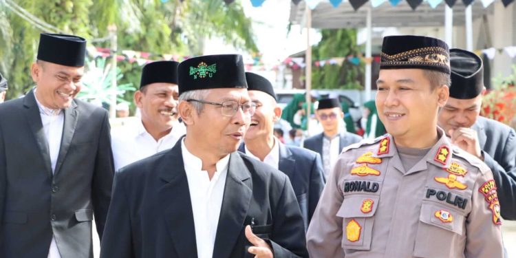 Peringatan-Hari-Santri-2022-Kapolres-Siak-Lepas-Parade-dan-Pawai-Santri