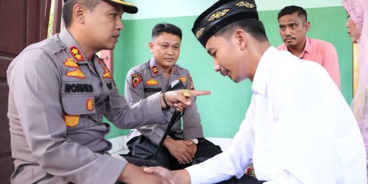 Difasilitasi Pernikahannya, Tahanan Terharu Dengar Nasehat Kapolres Siak