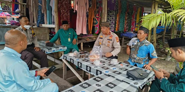 Senang dan antusias Ketua RT dan RW se Kecamatan Mempura disambangi Kapolsek Siak di Desa