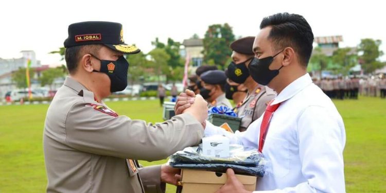 Serahkan Peralatan Sabhara dan Reskrim, Kapolda Riau Irjen Iqbal : Gunakan Secara Mahir Untuk Kepentingan Perlindungan Masyarakat
