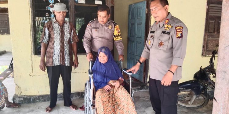 Polda Riau Kembali Salurkan Bantuan Kursi Roda, Kombes Sunarto : Alhamdulillah, Sudah 10 Unit Disalurkan