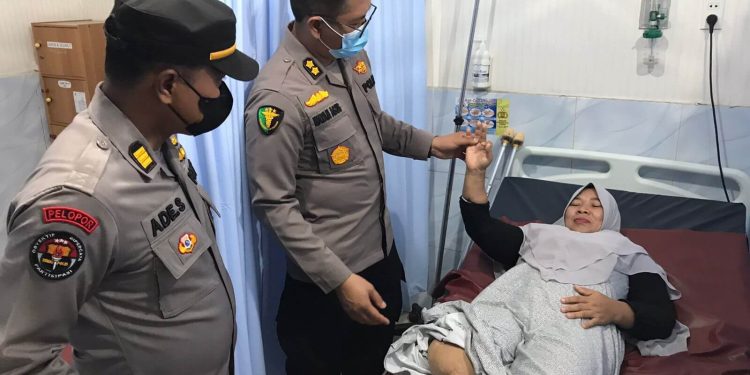 Mendapat Bantuan Kaki Palsu Dari Polda Riau, Neti Suryani : Saya Bertekad Bisa Beraktifitas Seperti Dulu