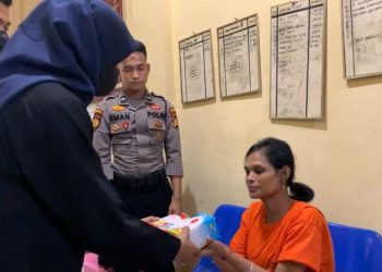 Polres Siak Berikan Layanan Antar ASI Untuk Bayi Berliana