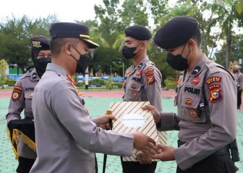 Polres Siak Berikan Penghargaan Kepada Personel Berprestasi
