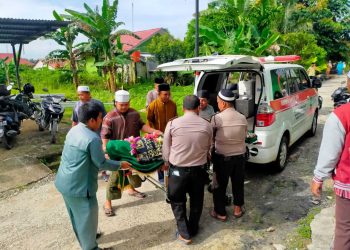Personil Polsek Lubuk Dalam Bantu Pengurusan Jenazah Warga Kampung Rawang Kao