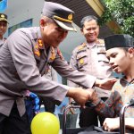 Peduli Desabilitas Kunjungi SLB N Siak Kapolres Beri Bantuan Kursi Roda