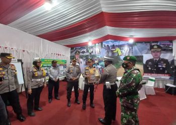 Kapolres Siak Cek Personil dan Perlengkapan Pos Yan Ops Lilin Lancang Kuning 2022 di Simpang Perawang Kecamatan Minas 