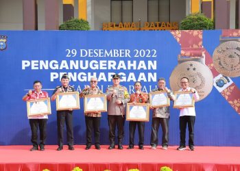 Berikan Penghargaan Forkopimda dan Elemen Masyarakat, Kapolda Riau Sebut Keberhasilan Berkat Kerjasama dan Kolaborasi