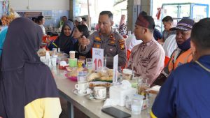 Wakapolres Siak giat jum'at curhat di kedai kopi ABC Kecamatan Siak