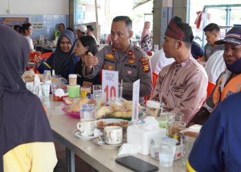 Wakapolres Siak giat jum'at curhat di kedai kopi ABC Kecamatan Siak