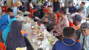 Wakapolres Siak giat jum'at curhat di kedai kopi ABC Kecamatan Siak