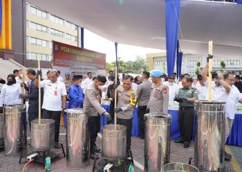 Wakapolda Riau Brigjen Rahmadi Pimpin Pemusnahan Barang Bukti Narkoba 276 Kg Sabu