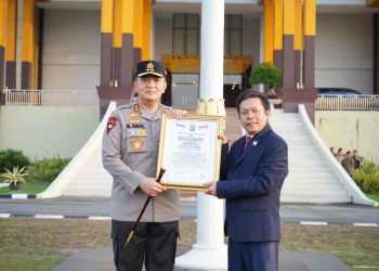 Kapolda Riau Irjen Moh Iqbal Terima 2 Penghargaan PRESISI AWARD dari LEMPKAPI