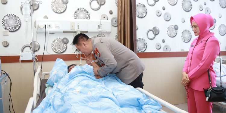 Kapolda Riau Irjen Moh Iqbal yang Juga Ketua Angkatan Akpol 1991, Jenguk Kapolda Jambi