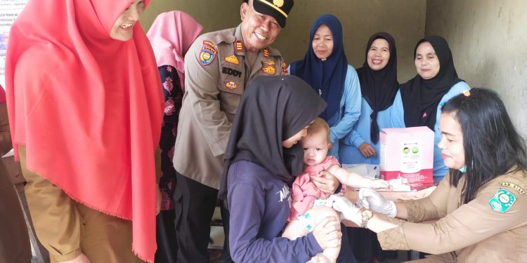 Giat Vaksin Polio di Posyandu Kelurahan Minas Jaya